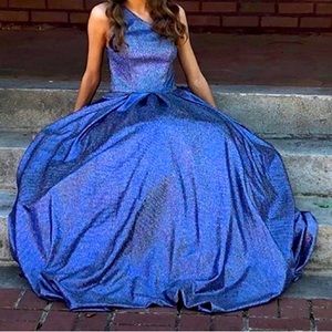 Beautiful gown! Size 6 but altered to a 4. Jovani